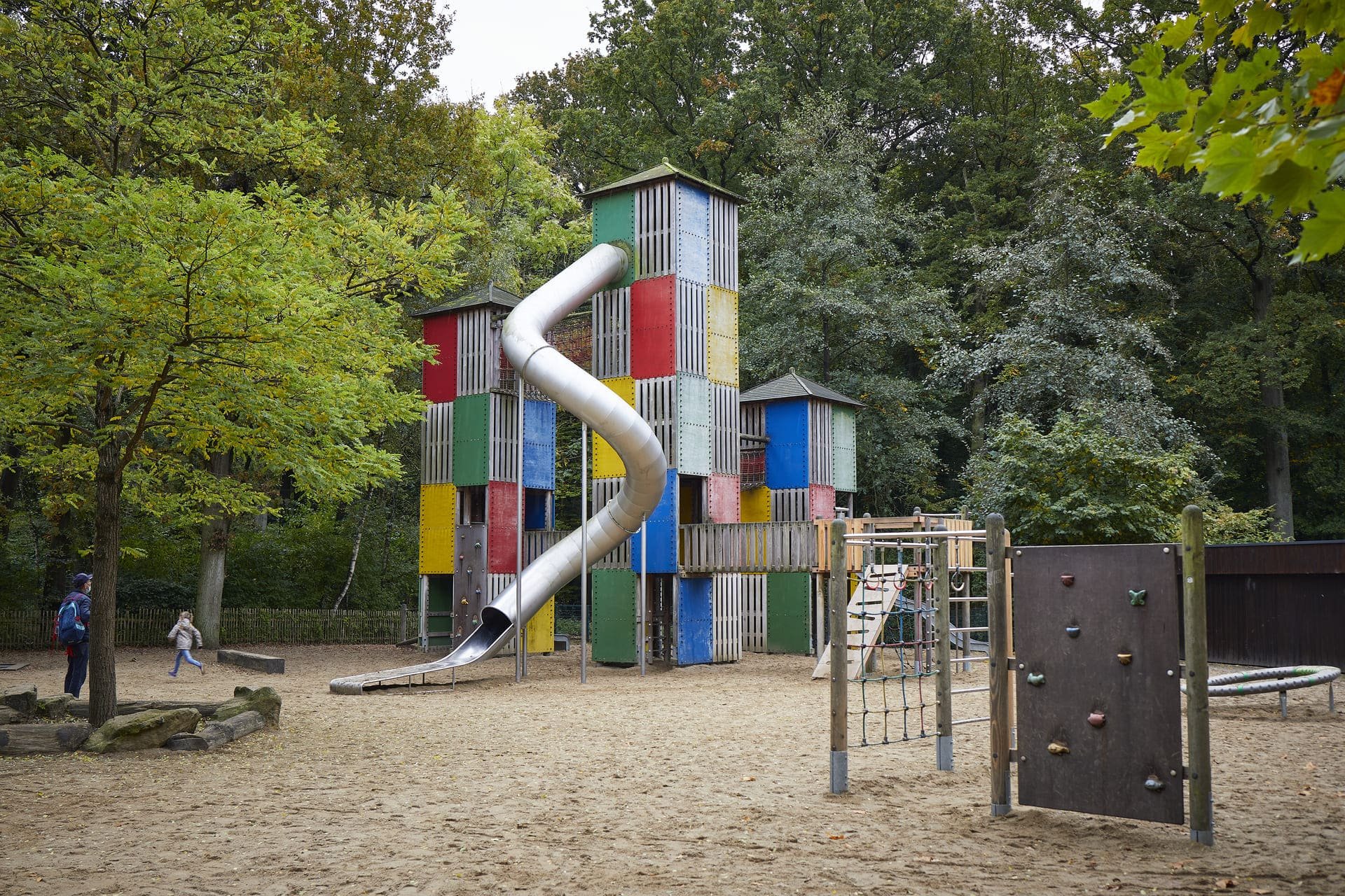 다양한 놀이시설 및 교육 공간